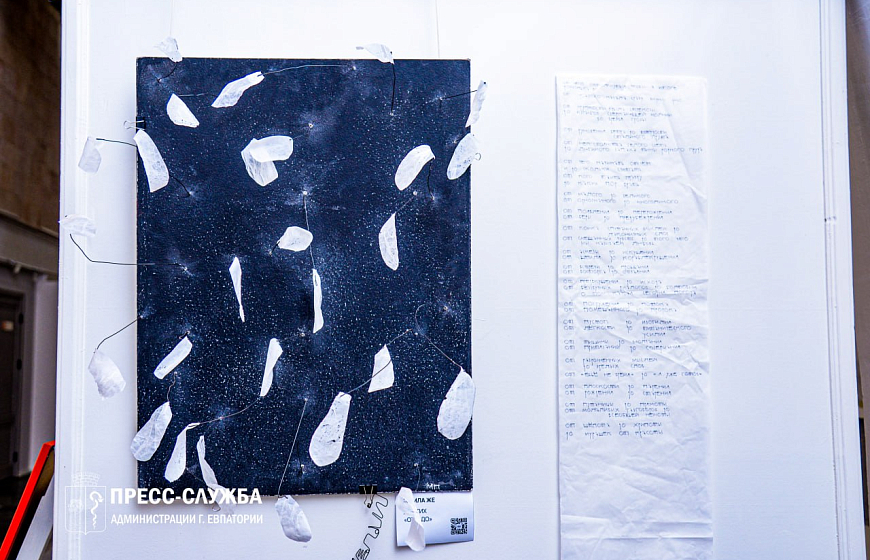 В галерее актуального искусства «Ха-Ра-Шо» открылась выставка участников арт-резиденции «Берег» под названием «Траектория случайностей»